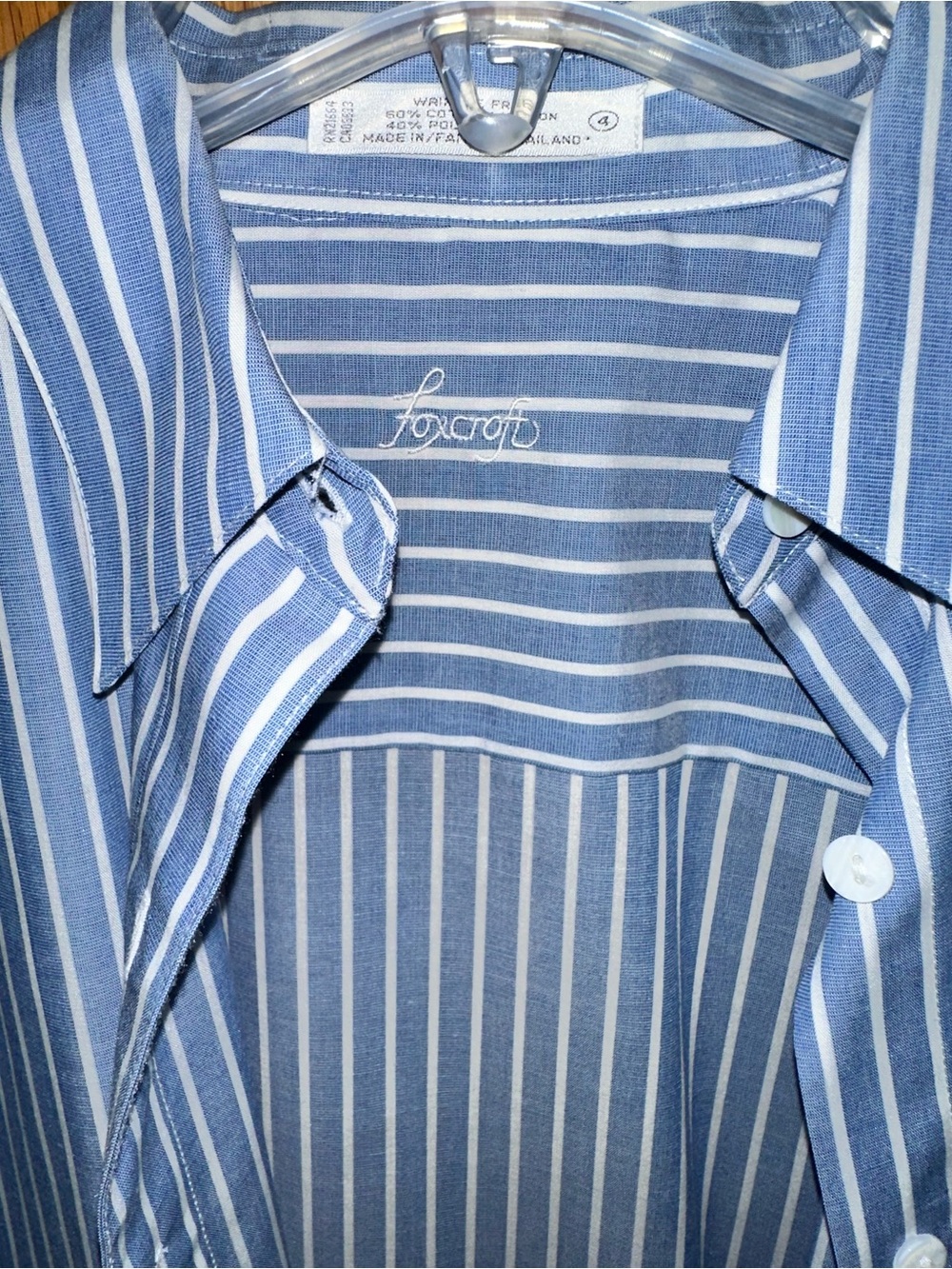Foxcroft Classic Blue Stripe Lady’s Button-Up Shirt wrinkles free size 4 - Picture 4 of 4